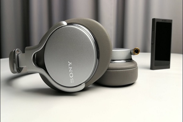 10Best Headphones for Gaming, Traveling, and Music 2022