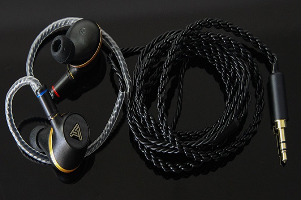 10Best Headphones for Gaming, Traveling, and Music 2022