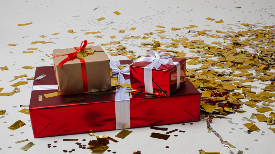 the 6 Christmas Gifts